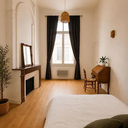 Apartment Elegant Haussmannien Dans L'ecusson *